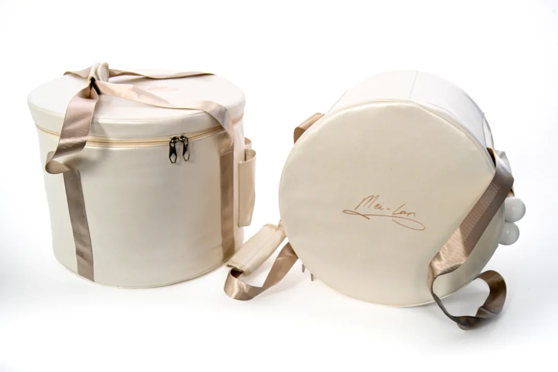 Protective carrying cases included with the Lapis set